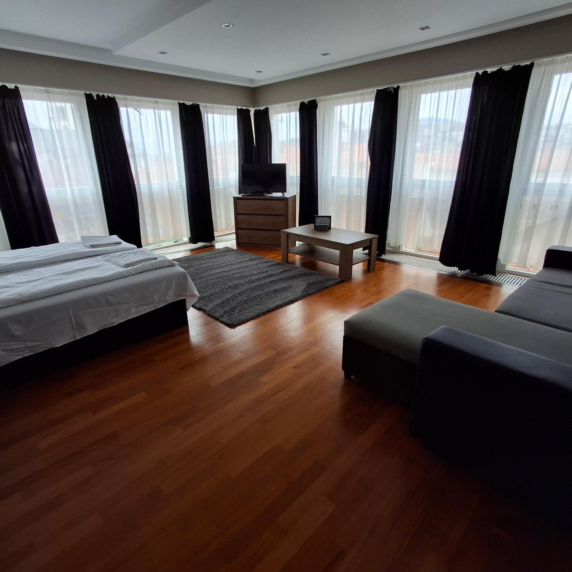 Unicorniselit Apartmanok エゲル エクステリア 写真