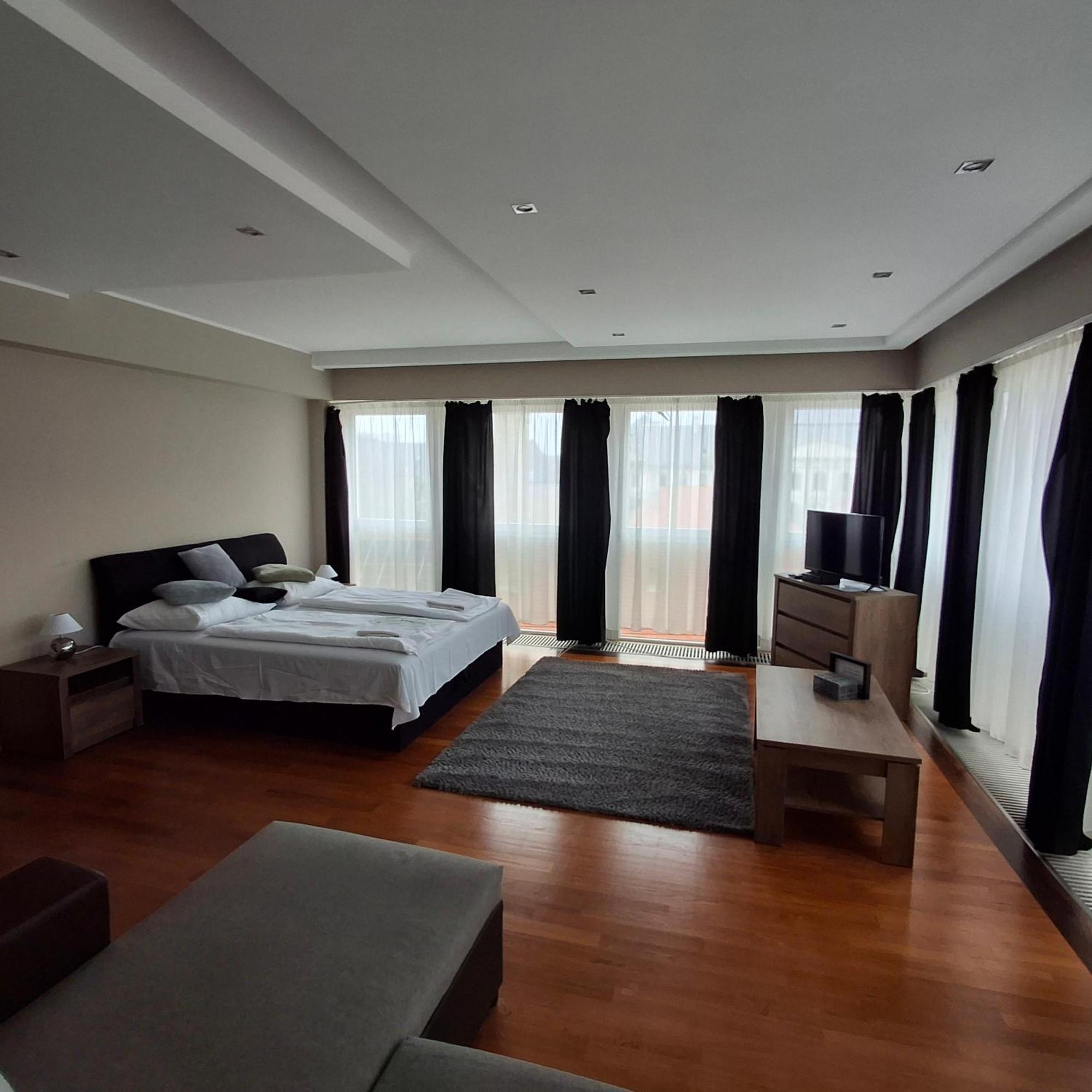 Unicorniselit Apartmanok エゲル エクステリア 写真